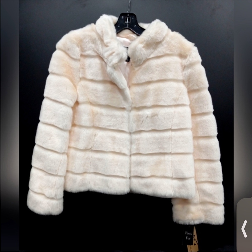 Kristen Blake Women's White Faux Fur Coat Size PS NWT